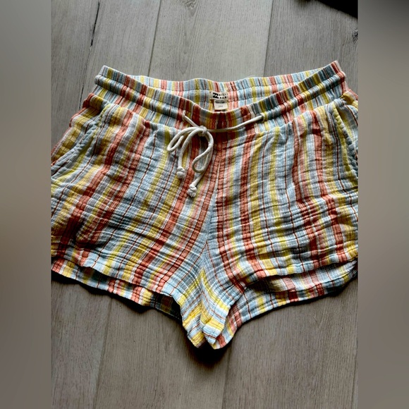 Billabong women’s shorts - Picture 1 of 4